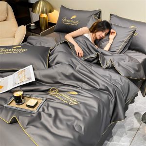 Ultra-Light Ice Silk Quilt